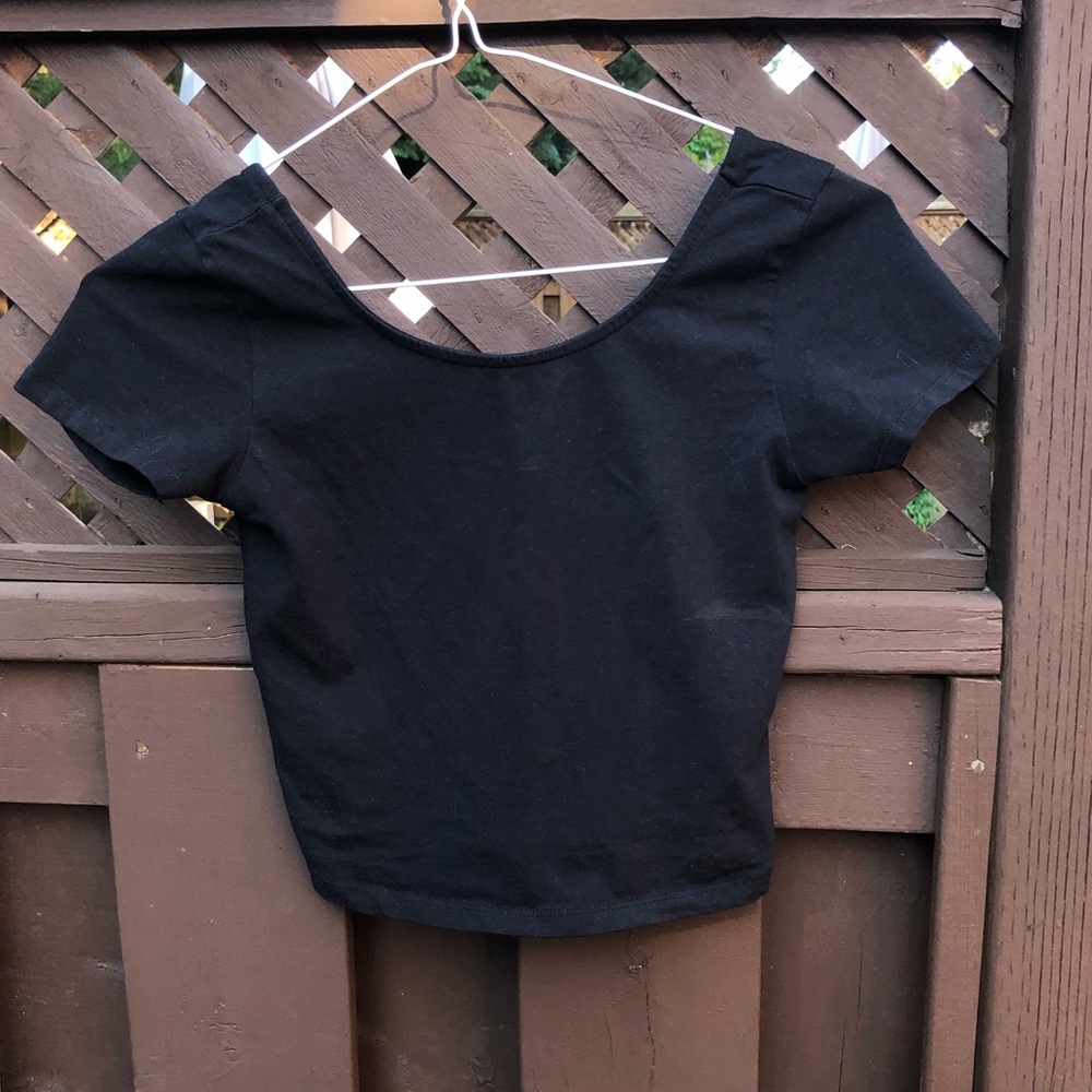 Cropped scoop neck tee